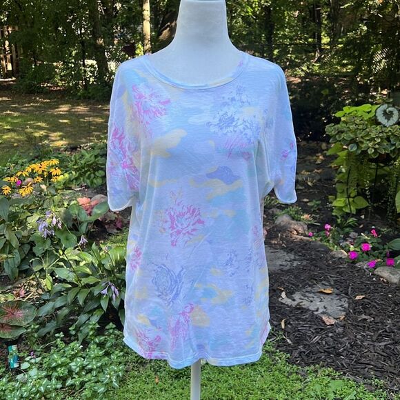 We The Free Pastel Watercolor Floral Short Sleeve Tee Women’s Size Small - Picture 1 of 11